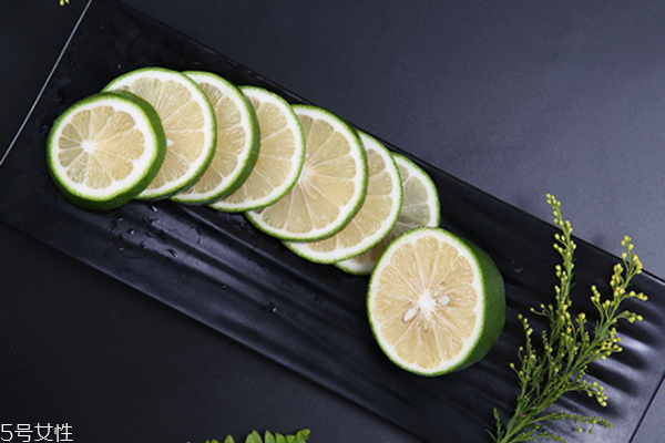 檸檬沒熟能吃嗎 吃了也沒事 檸檬沒熟能吃嗎 吃了也沒事