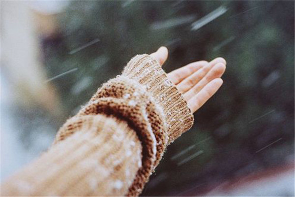 保濕噴霧正確使用方法 補(bǔ)水保濕噴霧怎么用 保濕噴霧正確使用方法 補(bǔ)水保濕噴霧怎么用