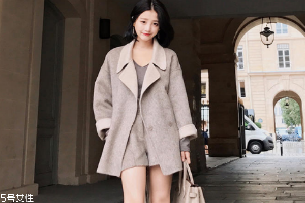 今年冬天流行什么大衣 分分鐘穿出氣質(zhì) 今年冬天流行什么大衣 分分鐘穿出氣質(zhì)