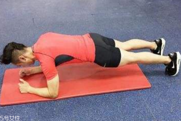 腰間盤突出能做平板支撐嗎 動作要規(guī)范 腰間盤突出能做平板支撐嗎 動作要規(guī)范
