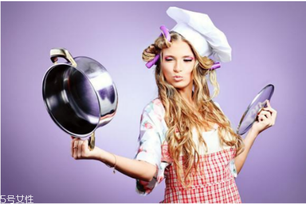 戴隱形眼鏡能炒菜嗎 戴隱形眼鏡這樣炒菜 戴隱形眼鏡能炒菜嗎 戴隱形眼鏡這樣炒菜