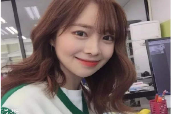 空氣感卷發(fā)教程 空氣卷發(fā)型圖片中長(zhǎng)發(fā) 空氣感卷發(fā)教程 空氣卷發(fā)型圖片中長(zhǎng)發(fā)