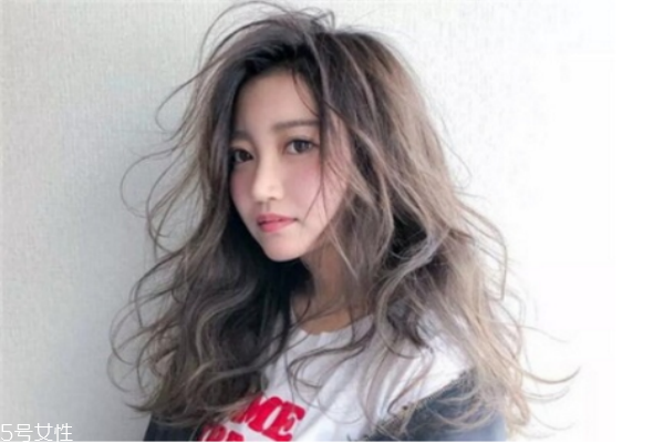 空氣感卷發(fā)教程 空氣卷發(fā)型圖片中長(zhǎng)發(fā) 空氣感卷發(fā)教程 空氣卷發(fā)型圖片中長(zhǎng)發(fā)