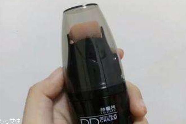 滾輪bb霜怎樣使用 刷頭要經(jīng)常拆卸清洗 滾輪bb霜怎樣使用 刷頭要經(jīng)常拆卸清洗