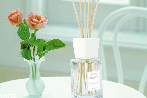 無(wú)火香薰精油怎么挑選 4個(gè)方面買(mǎi)到安全無(wú)害產(chǎn)品 無(wú)火香薰精油怎么挑選 4個(gè)方面買(mǎi)到安全無(wú)害產(chǎn)品