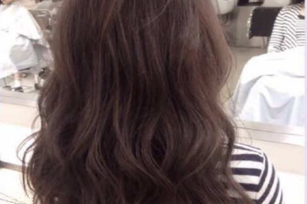 卷發(fā)怎么打理自然又卷 這些小技巧你要學(xué)會(huì) 卷發(fā)怎么打理自然又卷 這些小技巧你要學(xué)會(huì)