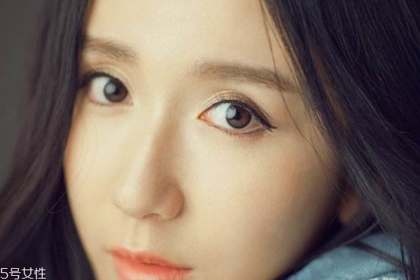 月拋美瞳適合新手嗎 月拋美瞳含水量多高 月拋美瞳適合新手嗎 月拋美瞳含水量多高