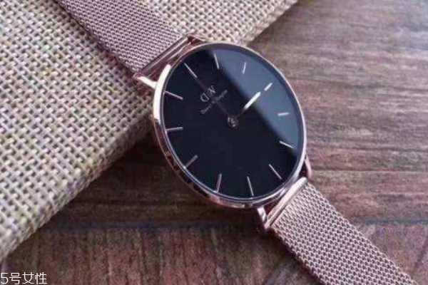 dw手表可以戴著洗澡嗎 影響手表壽命 dw手表可以戴著洗澡嗎 影響手表壽命