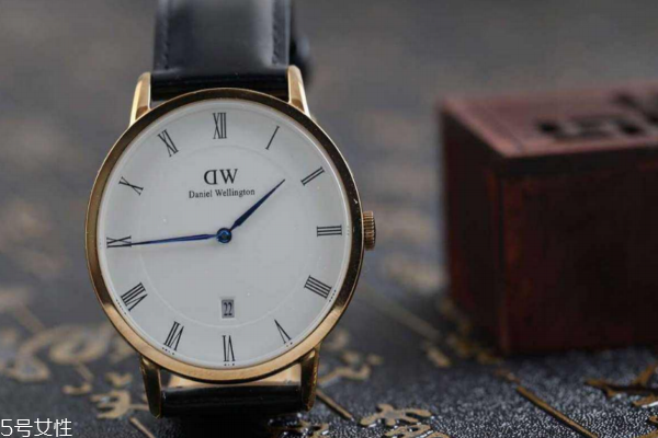 dw手表褪色怎么辦 要從保養(yǎng)做起 dw手表褪色怎么辦 要從保養(yǎng)做起