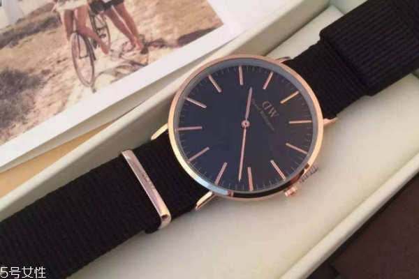 dw手表褪色怎么辦 要從保養(yǎng)做起 dw手表褪色怎么辦 要從保養(yǎng)做起