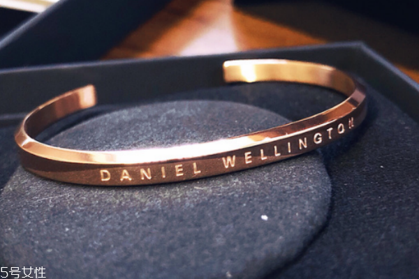 dw手鐲正品多少錢 腕間精致之美 dw手鐲正品多少錢 腕間精致之美