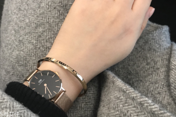 dw手鐲正品多少錢 腕間精致之美 dw手鐲正品多少錢 腕間精致之美