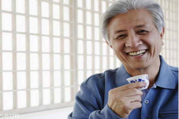 老人養(yǎng)胃需要注意的事項(xiàng) 老人養(yǎng)胃需要注意的事項(xiàng)
