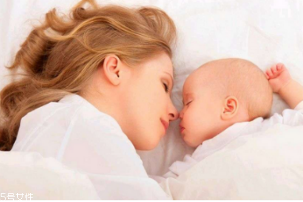 嬰兒哭鬧不睡覺怎么辦 嬰兒哭鬧不睡覺怎么辦