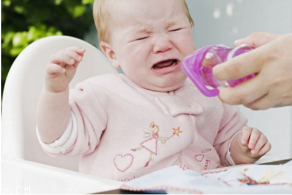 嬰兒哭鬧不睡覺怎么辦 嬰兒哭鬧不睡覺怎么辦