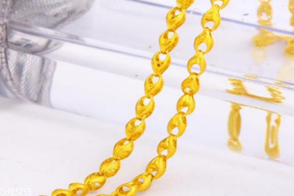 鍍金項鏈可以碰水嗎 容易導致褪色 鍍金項鏈可以碰水嗎 容易導致褪色