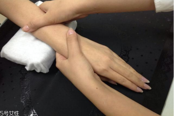 做完手膜需要洗手嗎 看什么手膜 做完手膜需要洗手嗎 看什么手膜