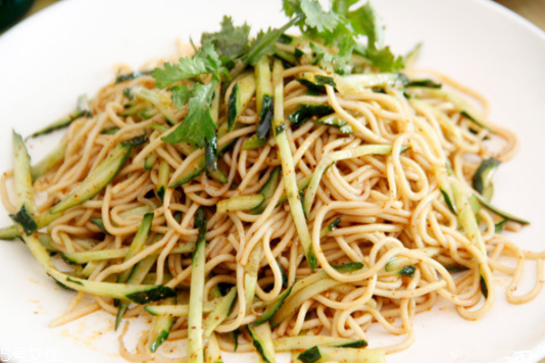 涼面可以炒著吃嗎 這個(gè)是可以的 涼面可以炒著吃嗎 這個(gè)是可以的