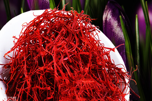 藏紅花為什么那么貴 主要是因?yàn)楫a(chǎn)量低 藏紅花為什么那么貴 主要是因?yàn)楫a(chǎn)量低