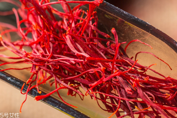 藏紅花能和茶葉一起泡嗎 建議不要這樣做 藏紅花能和茶葉一起泡嗎 建議不要這樣做