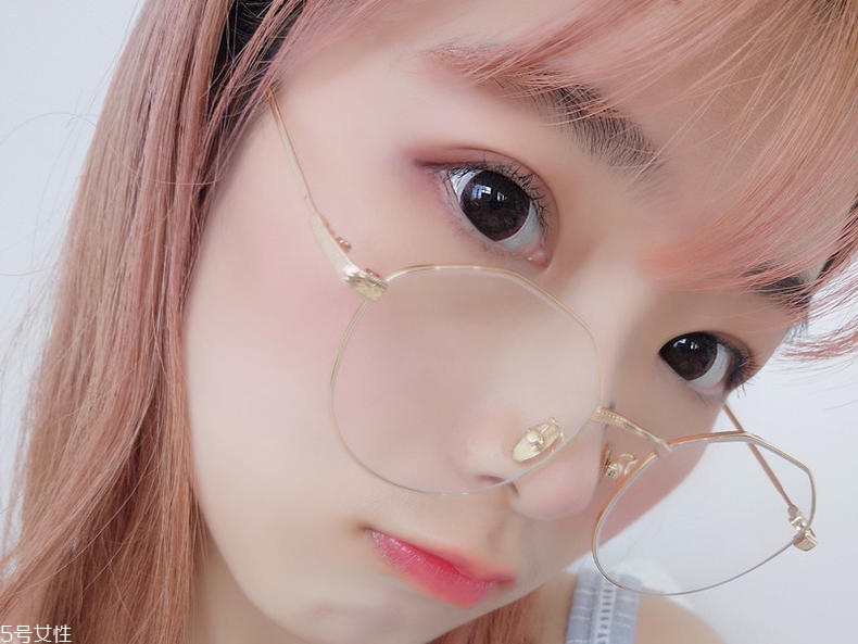 什么牌子美瞳適合學(xué)生 學(xué)生黨也能吸睛滿(mǎn)分