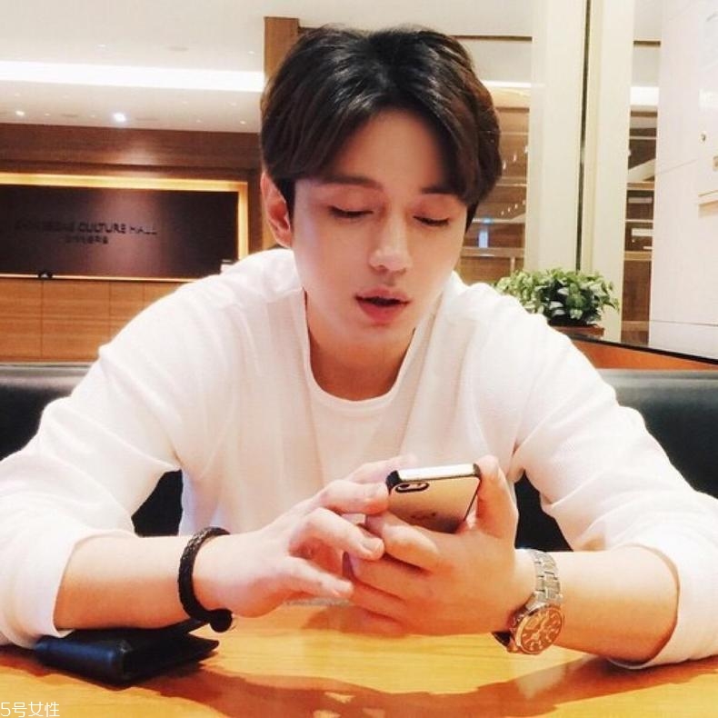 2022年男生流行的發(fā)型 3款發(fā)型帥到飛起 2022年男生流行的發(fā)型 3款發(fā)型帥到飛起