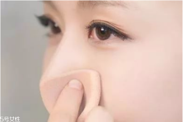 補(bǔ)妝用什么補(bǔ)比較好 按膚質(zhì)選擇 補(bǔ)妝用什么補(bǔ)比較好 按膚質(zhì)選擇