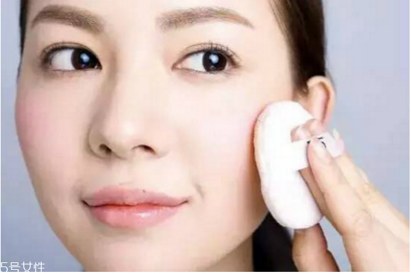 補(bǔ)妝怎么補(bǔ) 6個補(bǔ)妝技巧還你一整天精致裝妝容 補(bǔ)妝怎么補(bǔ) 6個補(bǔ)妝技巧還你一整天精致裝妝容