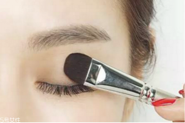 補(bǔ)妝怎么補(bǔ) 6個補(bǔ)妝技巧還你一整天精致裝妝容 補(bǔ)妝怎么補(bǔ) 6個補(bǔ)妝技巧還你一整天精致裝妝容