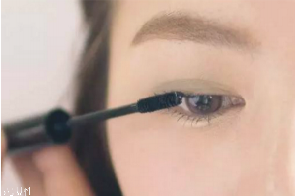 補(bǔ)妝怎么補(bǔ) 6個補(bǔ)妝技巧還你一整天精致裝妝容 補(bǔ)妝怎么補(bǔ) 6個補(bǔ)妝技巧還你一整天精致裝妝容