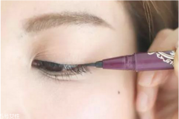 補(bǔ)妝怎么補(bǔ) 6個補(bǔ)妝技巧還你一整天精致裝妝容 補(bǔ)妝怎么補(bǔ) 6個補(bǔ)妝技巧還你一整天精致裝妝容