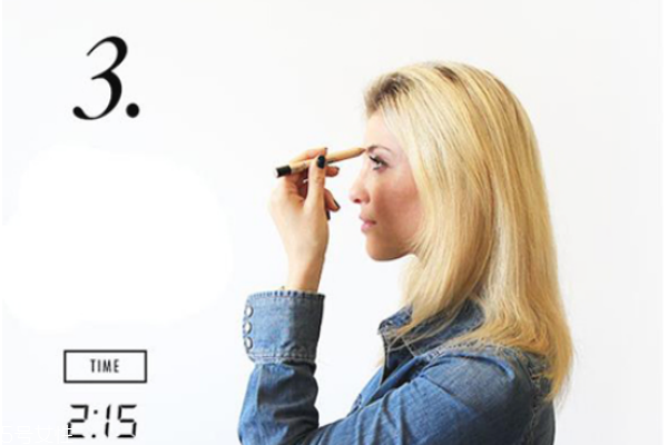 中午睡覺起來怎么補(bǔ)妝 快速補(bǔ)妝技巧 中午睡覺起來怎么補(bǔ)妝 快速補(bǔ)妝技巧