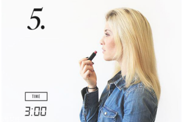 中午睡覺起來怎么補(bǔ)妝 快速補(bǔ)妝技巧 中午睡覺起來怎么補(bǔ)妝 快速補(bǔ)妝技巧