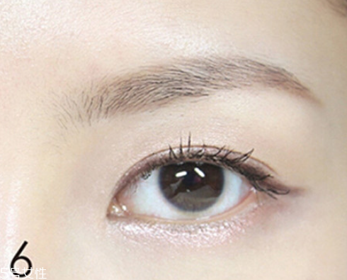 夏天臉出油化妝怎么辦 如何快速補(bǔ)妝以及化妝技巧 夏天臉出油化妝怎么辦 如何快速補(bǔ)妝以及化妝技巧