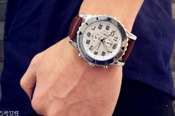 部隊(duì)可以戴手表嗎 訓(xùn)練時(shí)最好取下 部隊(duì)可以戴手表嗎 訓(xùn)練時(shí)最好取下