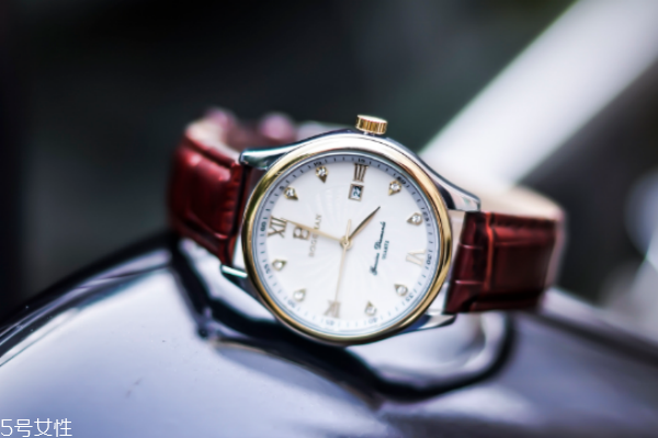 部隊(duì)可以戴手表嗎 訓(xùn)練時(shí)最好取下 部隊(duì)可以戴手表嗎 訓(xùn)練時(shí)最好取下