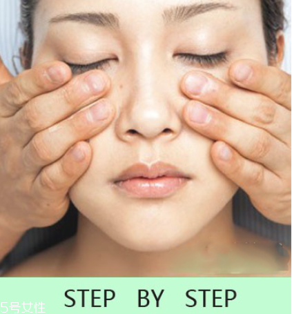 油性皮膚吃妝怎么辦 萬萬沒想到可以這樣做 油性皮膚吃妝怎么辦 萬萬沒想到可以這樣做