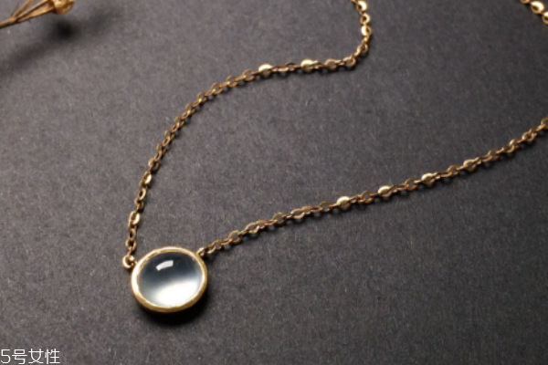 鎖骨鏈和項(xiàng)鏈的區(qū)別 不是同一種物品 鎖骨鏈和項(xiàng)鏈的區(qū)別 不是同一種物品