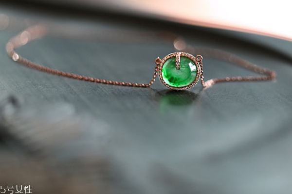 鎖骨鏈和項(xiàng)鏈的區(qū)別 不是同一種物品 鎖骨鏈和項(xiàng)鏈的區(qū)別 不是同一種物品