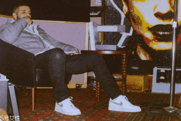 識(shí)貨上的鞋都是正品嗎 不能完全信任 識(shí)貨上的鞋都是正品嗎 不能完全信任