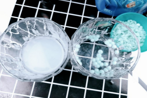 當妮留香珠和金紡留香小黑瓶哪個留香久 對比評測 當妮留香珠和金紡留香小黑瓶哪個留香久 對比評測