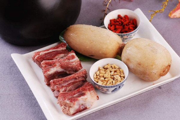 蓮藕怎么知道它粉不粉？別光看外表還得看孔數