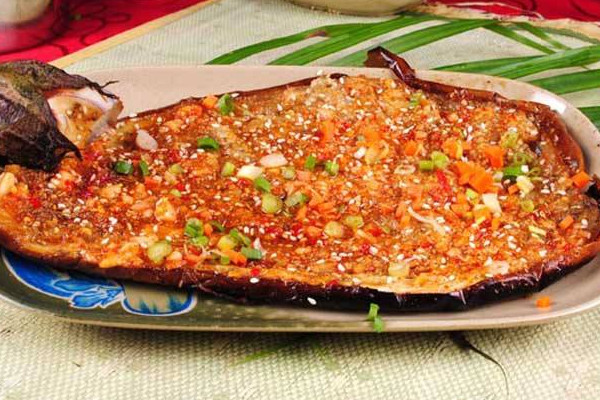 茄子怎么烤好吃？買(mǎi)茄子要有手感還看這里的大小