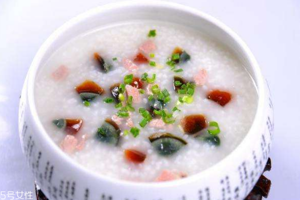 四款營養(yǎng)粥幫你養(yǎng)胃補(bǔ)脾去燥 四款營養(yǎng)粥幫你養(yǎng)胃補(bǔ)脾去燥