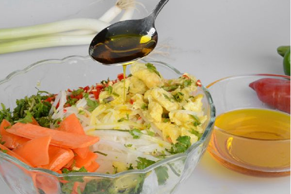 正宗山茶油多少錢一斤？從這4個方面來辨別真假性