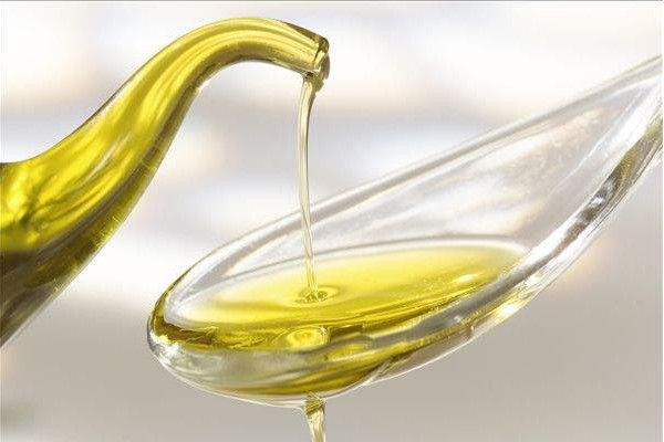 正宗山茶油多少錢一斤？從這4個(gè)方面來辨別真假性