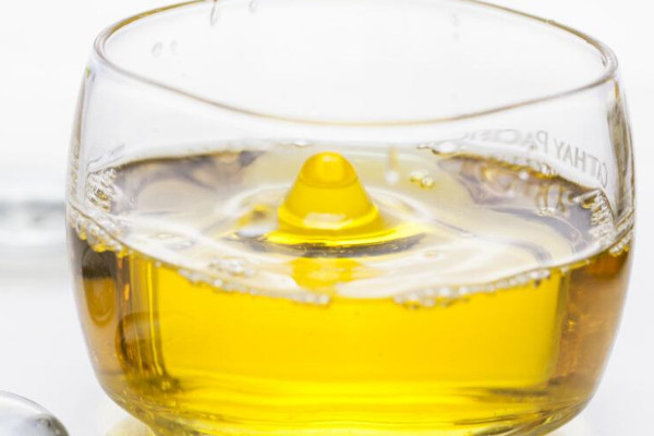 正宗山茶油多少錢一斤？從這4個(gè)方面來辨別真假性