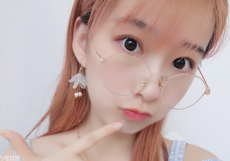 什么牌子美瞳適合學(xué)生 學(xué)生黨也能吸睛滿(mǎn)分