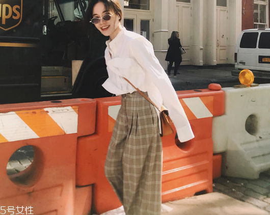 秋季格紋衣服搭配圖片 輕松應(yīng)對(duì)不同場(chǎng)合 秋季格紋衣服搭配圖片 輕松應(yīng)對(duì)不同場(chǎng)合