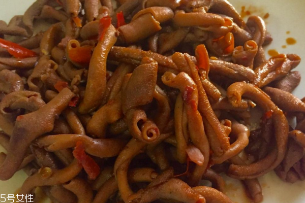 鴨腸為什么是紅的 因?yàn)榻?jīng)過(guò)處理 鴨腸為什么是紅的 因?yàn)榻?jīng)過(guò)處理